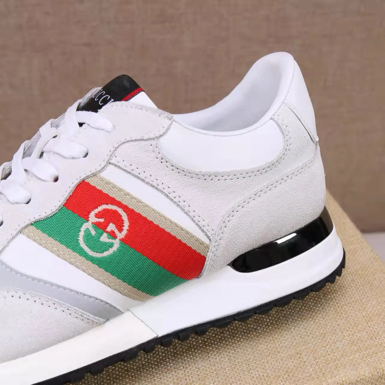 Factory price: 400💰[Gucci men's sports shoes] Gucci fashionable casual men's shoes🇨🇳Original 1:1 mold opening, new model debuts first💯Not high-profile but avant-garde, simple, low-key and fashionable, super versatile style🌿Made of original cowhide➕Sheepskin lining🎋The version is comfortable on the feet, first-class workmanship🍍Number: 38-44, (45 customized)